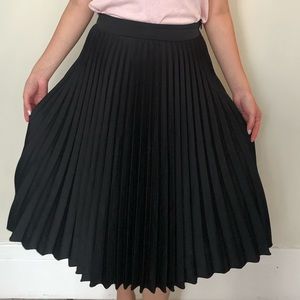 H&M A-line black, midi length skirt